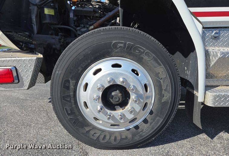 image for item EC4299 2000 Freightliner FL80 semi truck