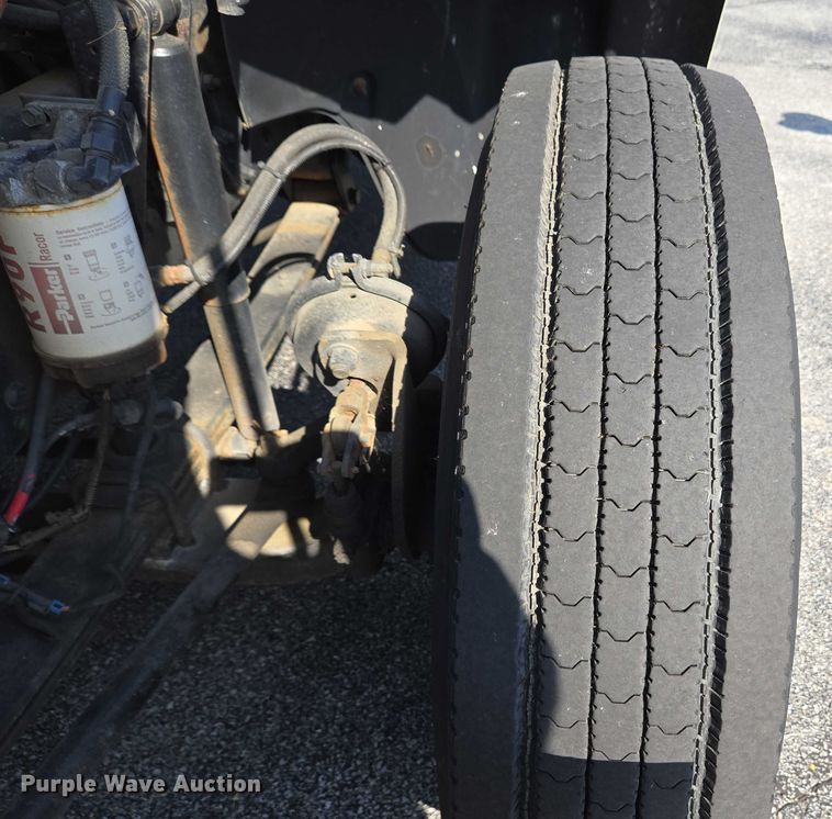 image for item EC4299 2000 Freightliner FL80 semi truck