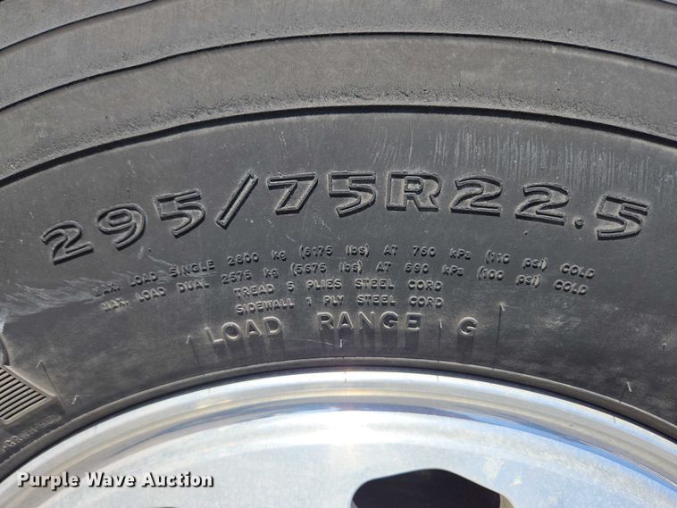 image for item EC4299 2000 Freightliner FL80 semi truck