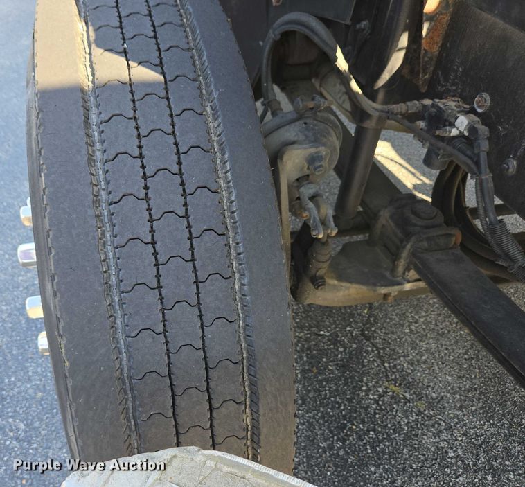 image for item EC4299 2000 Freightliner FL80 semi truck