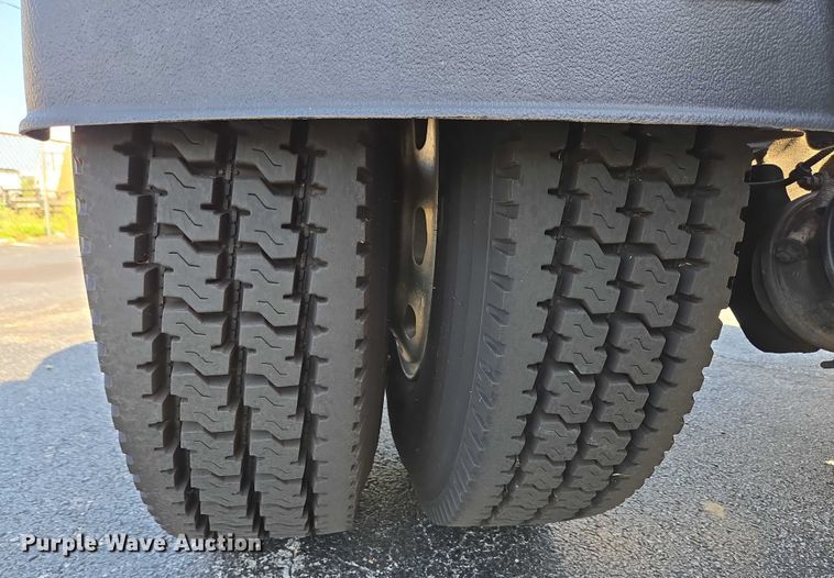 image for item EC4299 2000 Freightliner FL80 semi truck