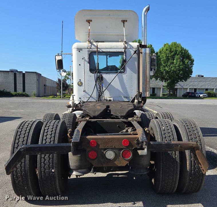 image for item EC4306 1999 Freightliner FLD120 semi truck