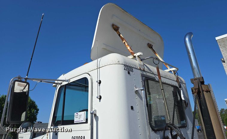 image for item EC4306 1999 Freightliner FLD120 semi truck