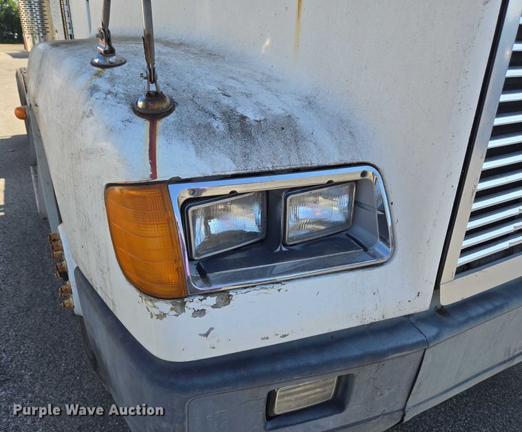 image for item EC4306 1999 Freightliner FLD120 semi truck