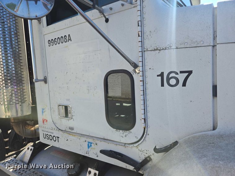 image for item EC4306 1999 Freightliner FLD120 semi truck