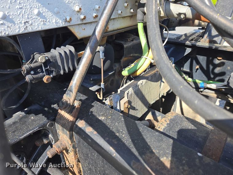 image for item EC4306 1999 Freightliner FLD120 semi truck