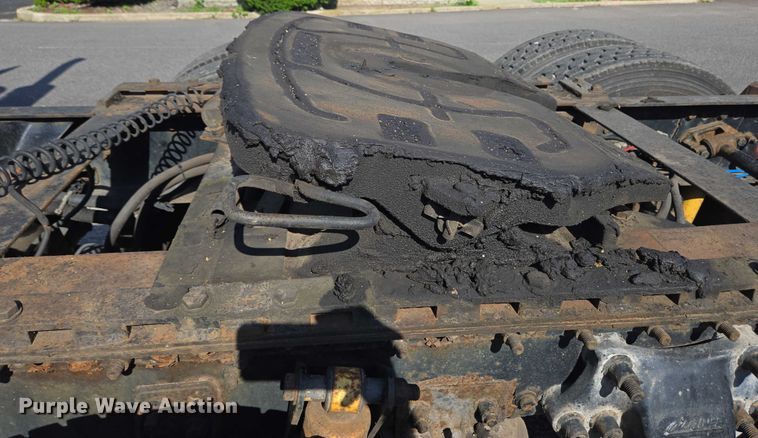 image for item EC4306 1999 Freightliner FLD120 semi truck