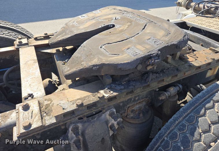 image for item EC4306 1999 Freightliner FLD120 semi truck