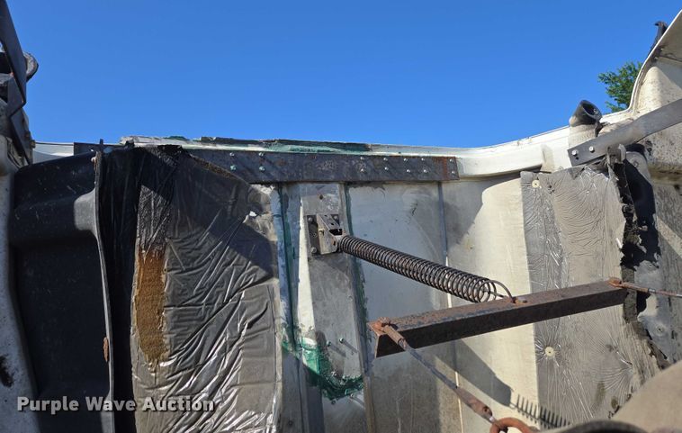 image for item EC4306 1999 Freightliner FLD120 semi truck