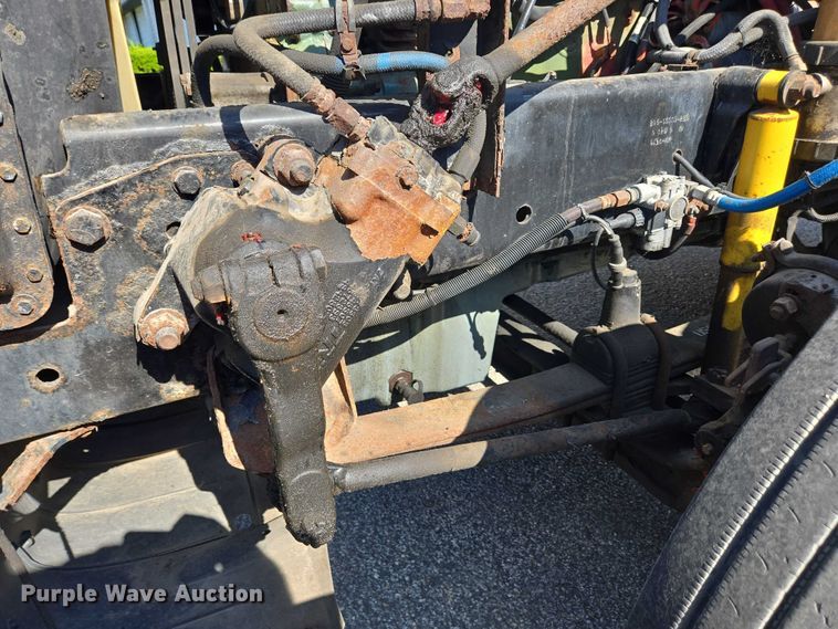 image for item EC4306 1999 Freightliner FLD120 semi truck