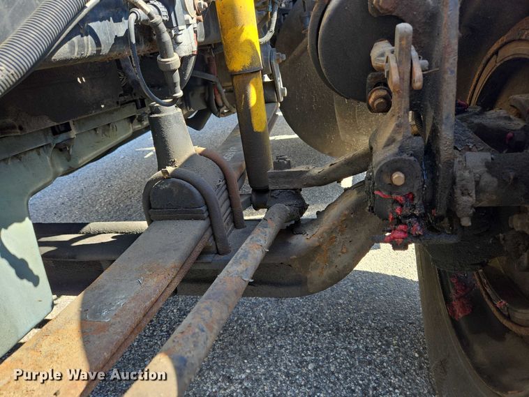 image for item EC4306 1999 Freightliner FLD120 semi truck