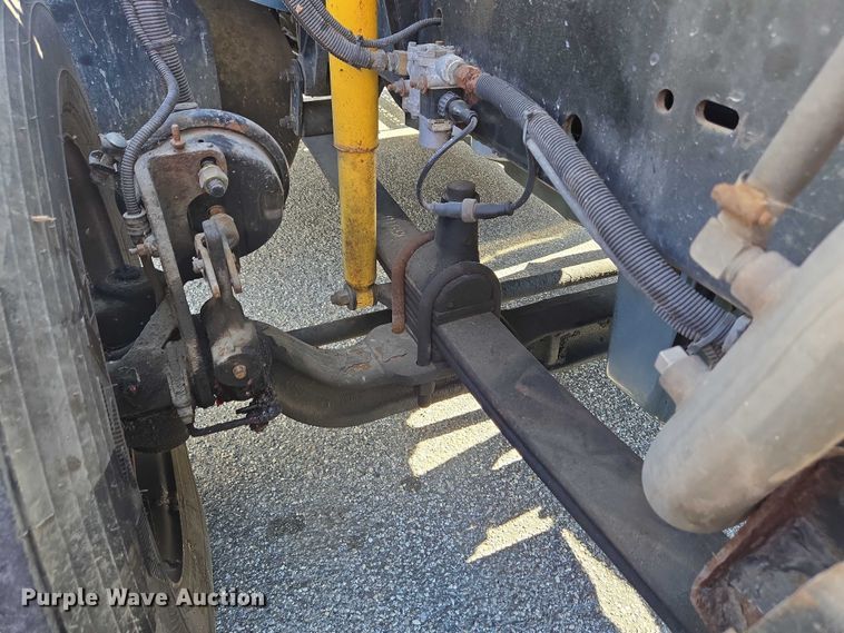 image for item EC4306 1999 Freightliner FLD120 semi truck