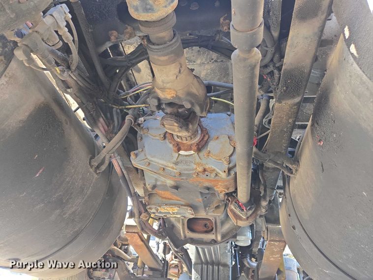 image for item EC4306 1999 Freightliner FLD120 semi truck