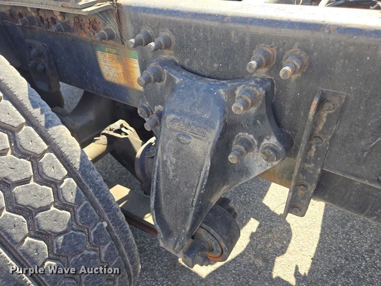 image for item EC4306 1999 Freightliner FLD120 semi truck