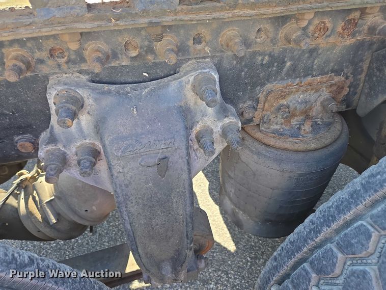 image for item EC4306 1999 Freightliner FLD120 semi truck