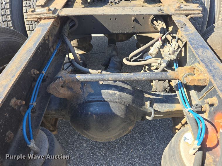 image for item EC4306 1999 Freightliner FLD120 semi truck