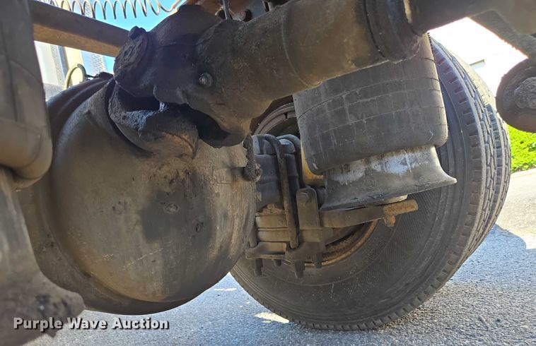 image for item EC4306 1999 Freightliner FLD120 semi truck