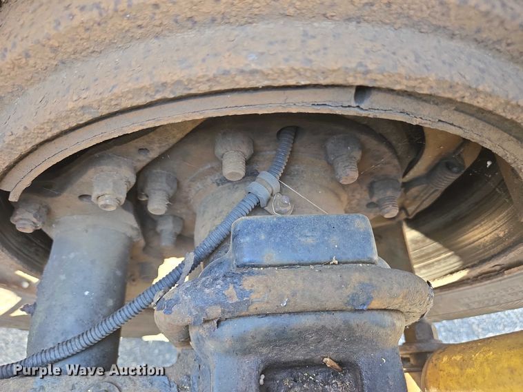 image for item EC4306 1999 Freightliner FLD120 semi truck