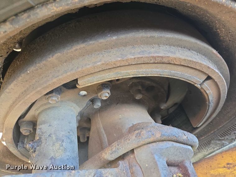 image for item EC4306 1999 Freightliner FLD120 semi truck