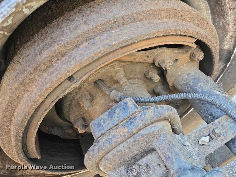 image for item EC4306 1999 Freightliner FLD120 semi truck