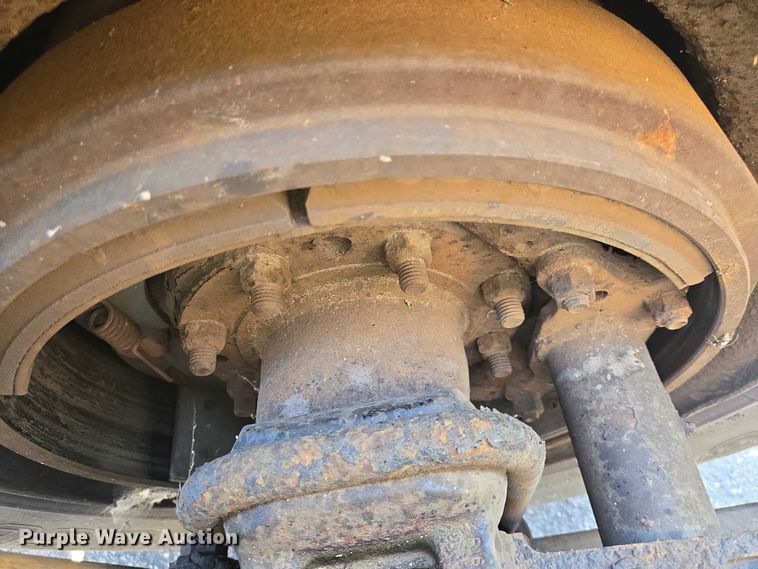 image for item EC4306 1999 Freightliner FLD120 semi truck