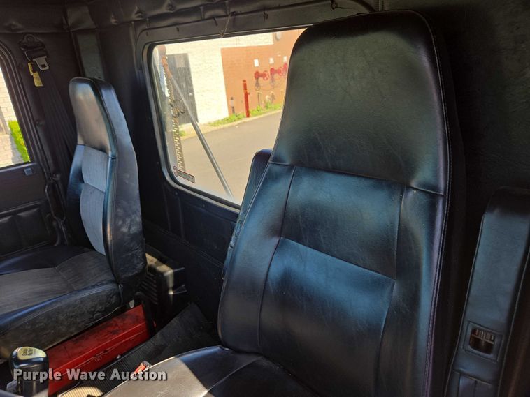 image for item EC4306 1999 Freightliner FLD120 semi truck