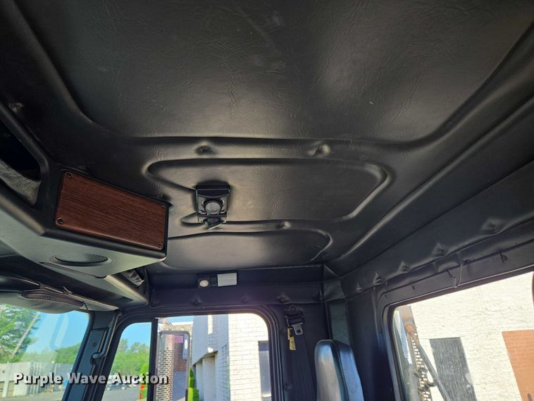 image for item EC4306 1999 Freightliner FLD120 semi truck