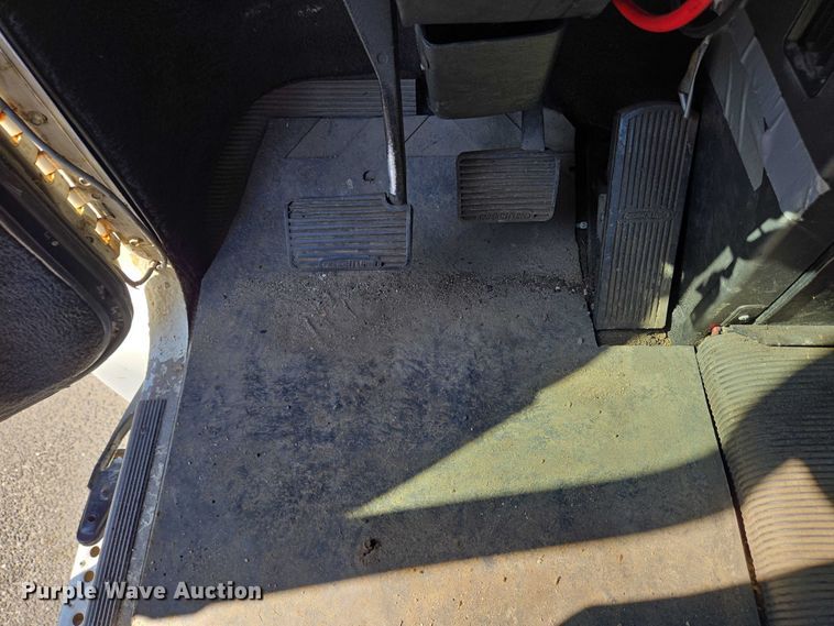 image for item EC4306 1999 Freightliner FLD120 semi truck