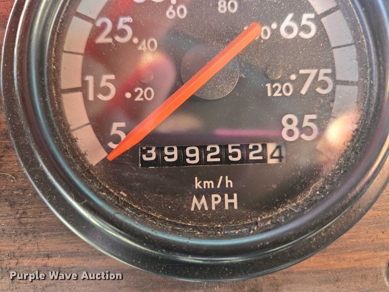 image for item EC4306 1999 Freightliner FLD120 semi truck