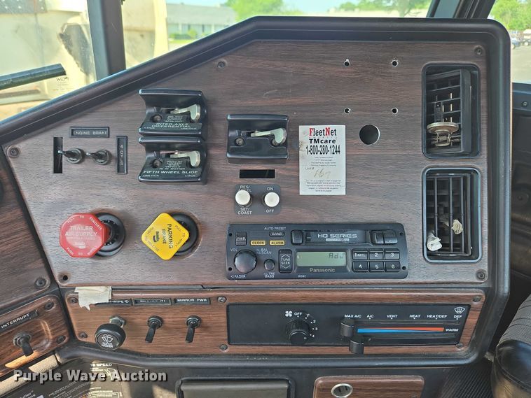 image for item EC4306 1999 Freightliner FLD120 semi truck