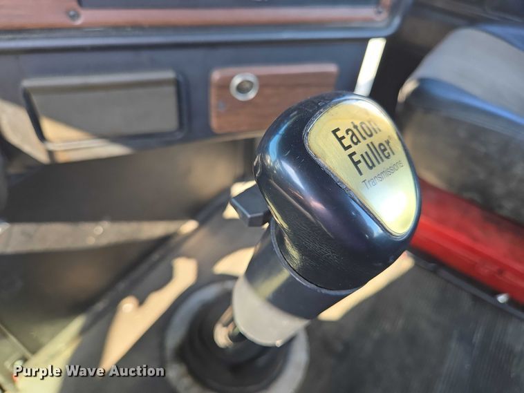 image for item EC4306 1999 Freightliner FLD120 semi truck