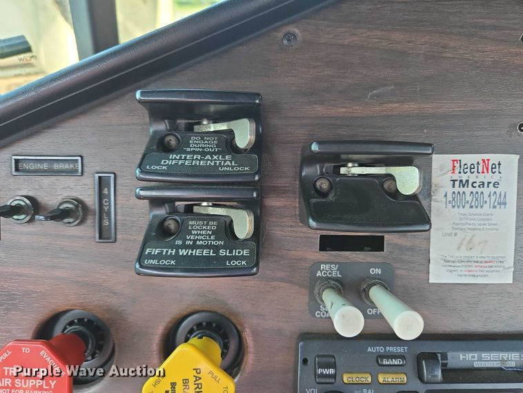 image for item EC4306 1999 Freightliner FLD120 semi truck