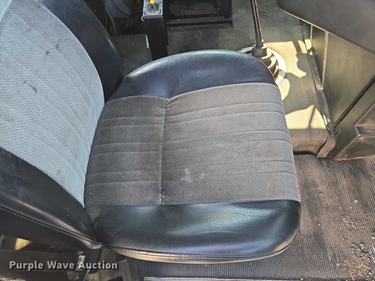 image for item EC4306 1999 Freightliner FLD120 semi truck