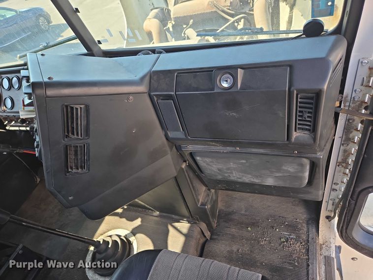 image for item EC4306 1999 Freightliner FLD120 semi truck