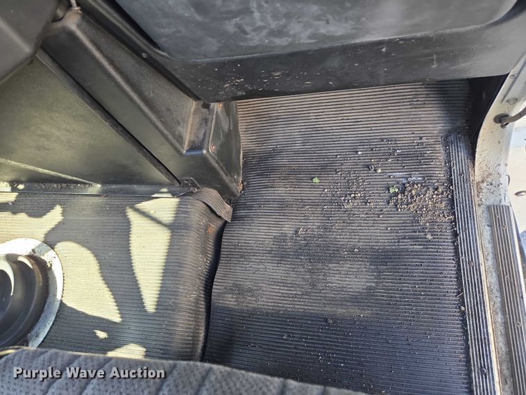 image for item EC4306 1999 Freightliner FLD120 semi truck