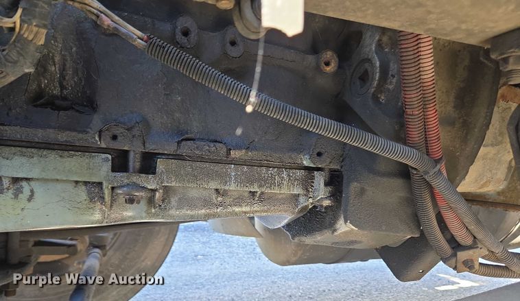 image for item EC4306 1999 Freightliner FLD120 semi truck