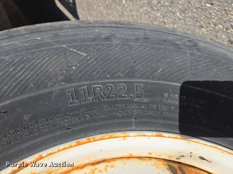 image for item EC4306 1999 Freightliner FLD120 semi truck