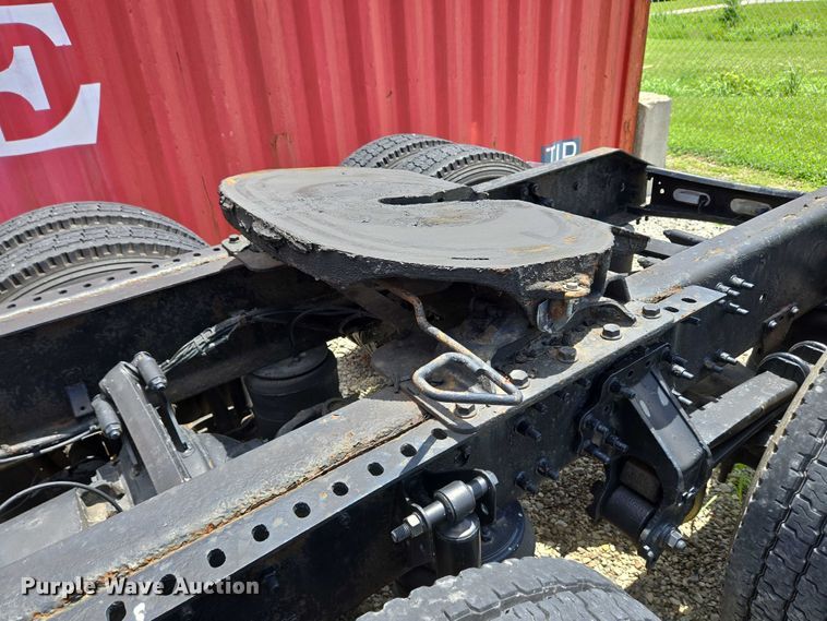 image for item EC4319 2006 Volvo Truck VNL semi truck