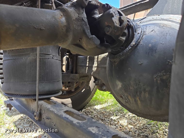 image for item EC4319 2006 Volvo Truck VNL semi truck