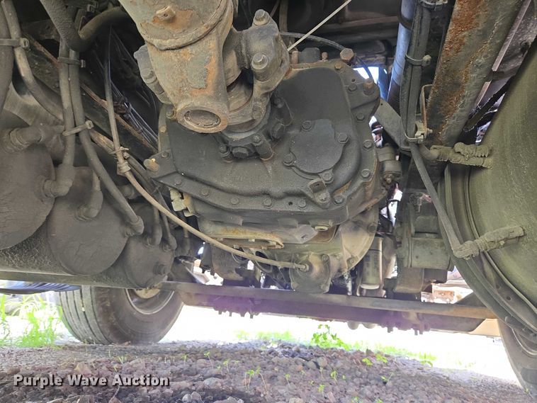 image for item EC4319 2006 Volvo Truck VNL semi truck