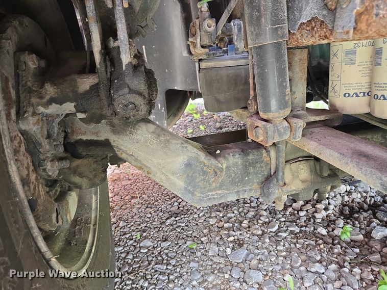 image for item EC4319 2006 Volvo Truck VNL semi truck