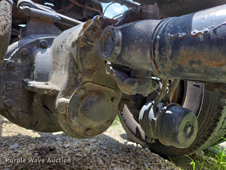 image for item EC4319 2006 Volvo Truck VNL semi truck