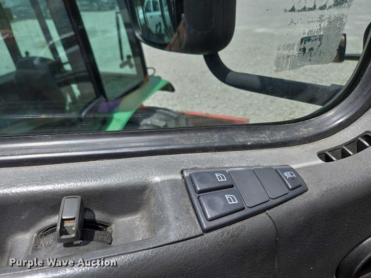 image for item EC4319 2006 Volvo Truck VNL semi truck