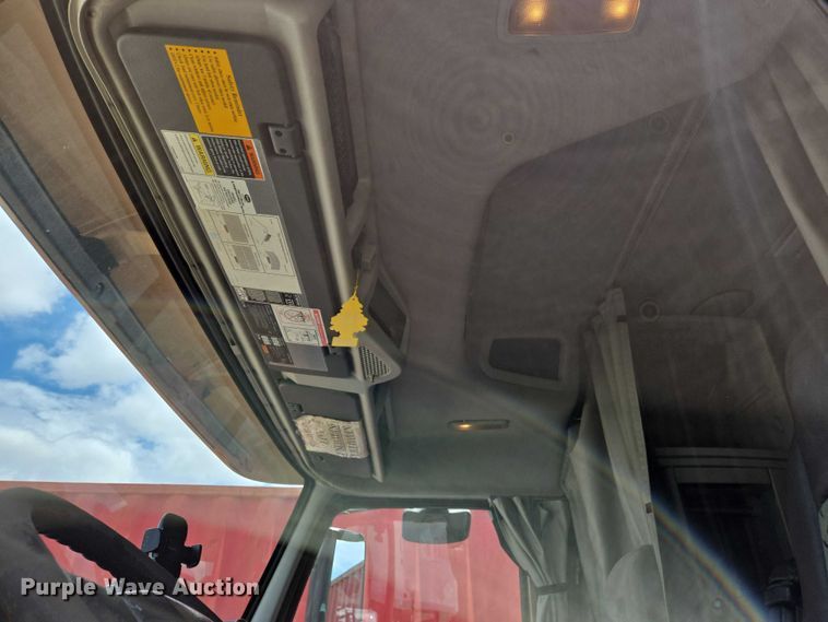 image for item EC4319 2006 Volvo Truck VNL semi truck