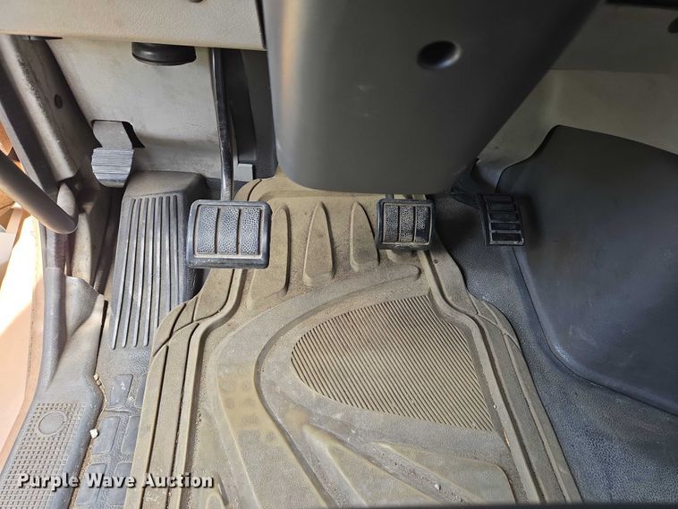 image for item EC4319 2006 Volvo Truck VNL semi truck