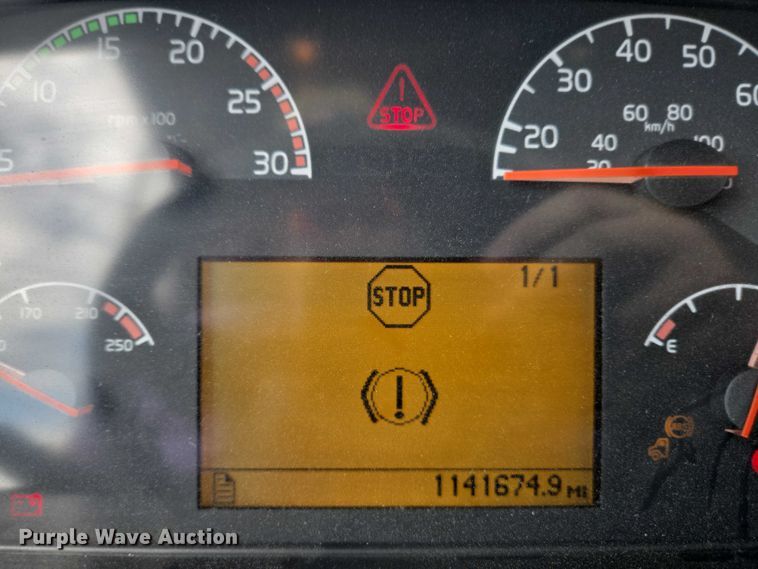 image for item EC4319 2006 Volvo Truck VNL semi truck