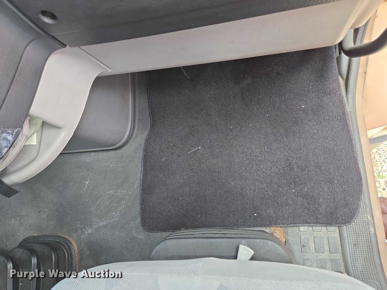 image for item EC4319 2006 Volvo Truck VNL semi truck