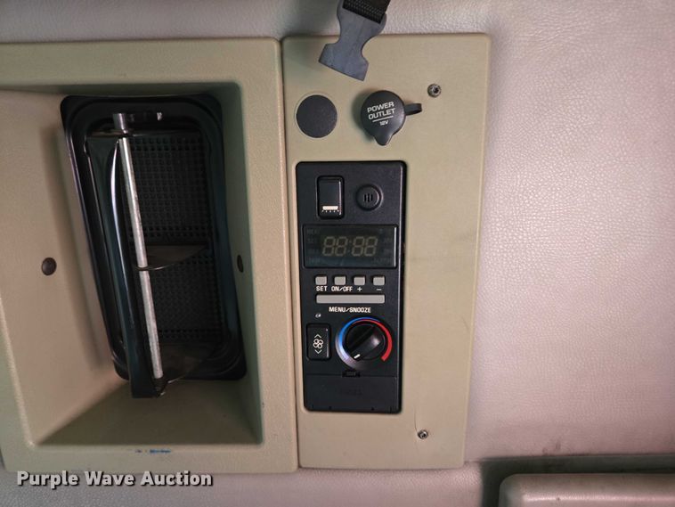 image for item EC4319 2006 Volvo Truck VNL semi truck