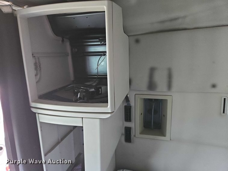 image for item EC4319 2006 Volvo Truck VNL semi truck