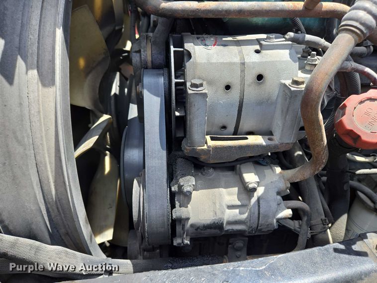 image for item EC4319 2006 Volvo Truck VNL semi truck